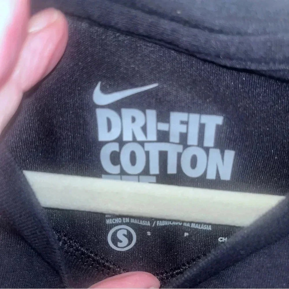 Nike - womens top black in color - Picture 2 of 3